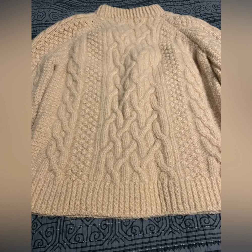 Women’s handmade 100% wool cable-knit sweater. Size approx XS. See measurements. - Picture 11 of 11